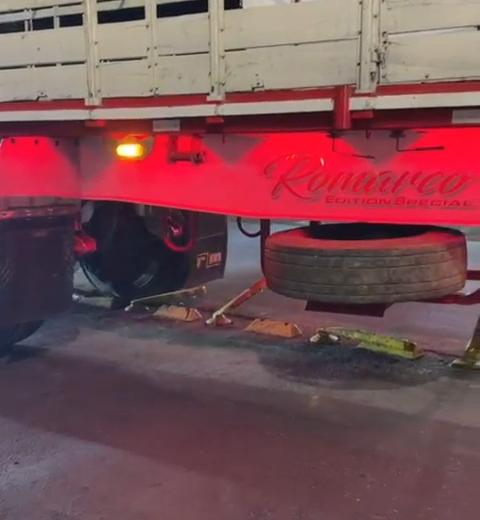 “Ustedes no están haciendo una protesta pacífica, están dañando la infraestructura vial de la ciudad”, concejal Javier Mesa.