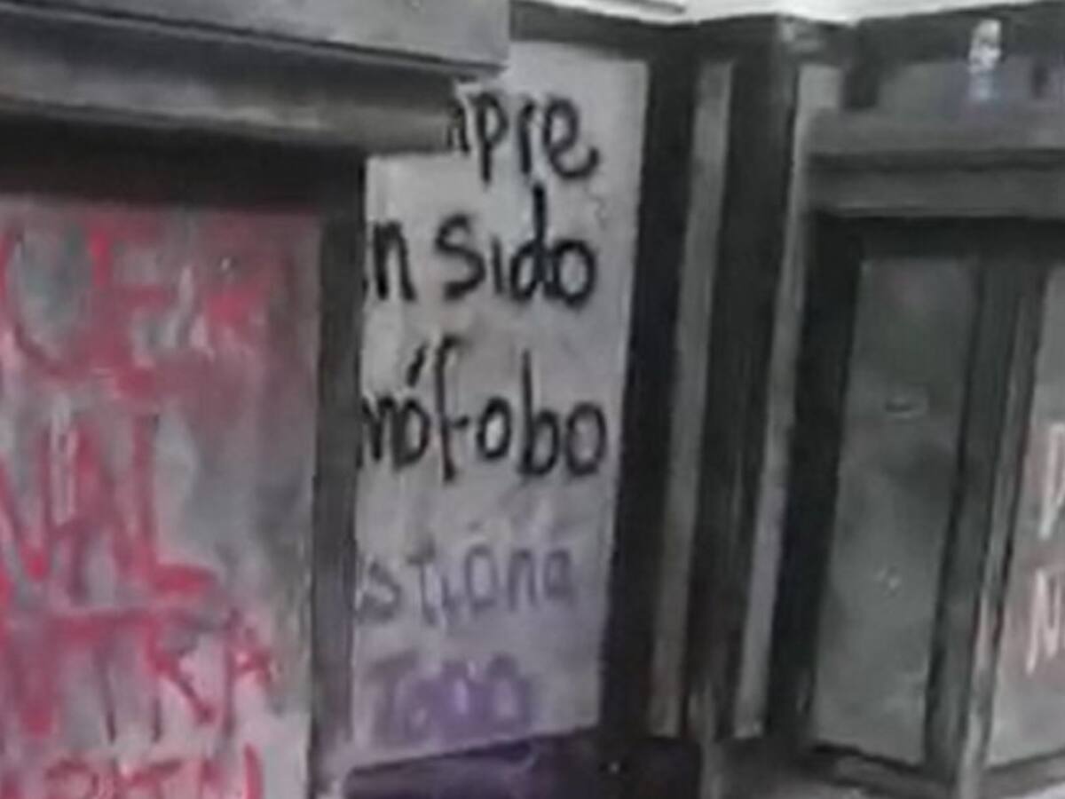 VIDEO: Pintaron grafitis en la catedral de la Sagrada Familia