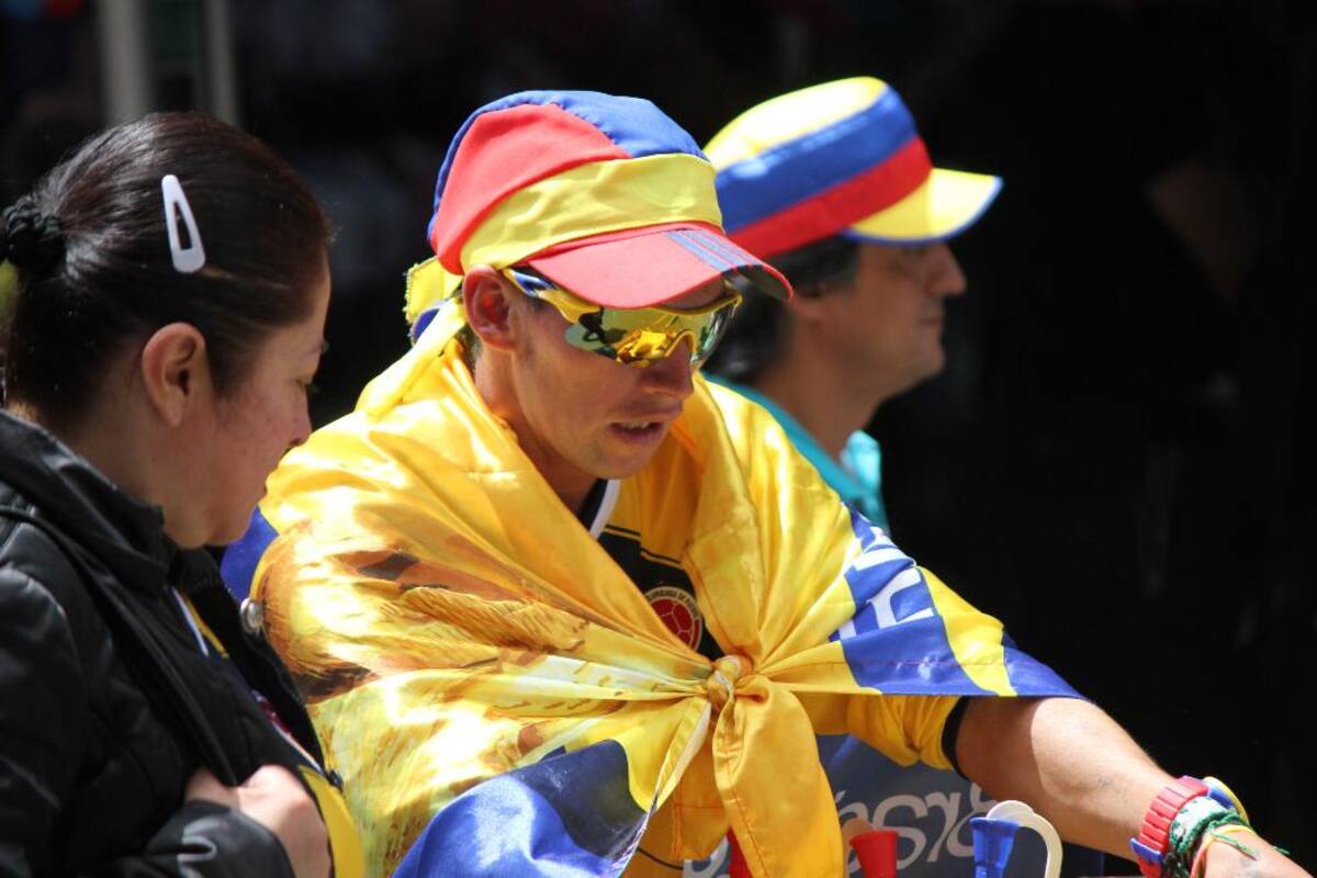 La plaza de Bolívar reúne a miles de hinchas de la selección.