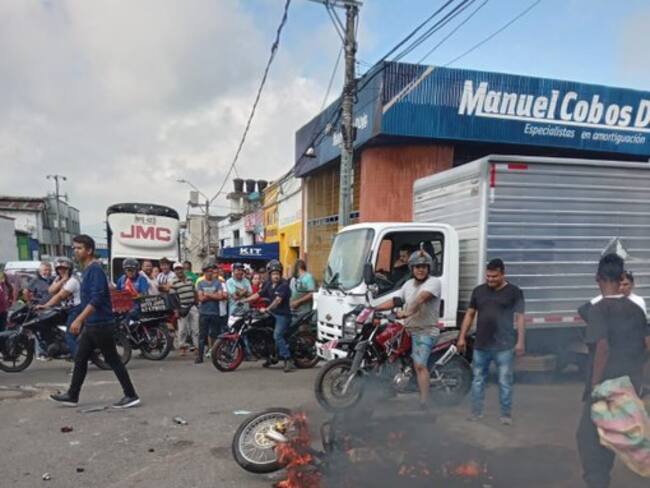 Mecánicos le quemaron la moto a presunto ladrón