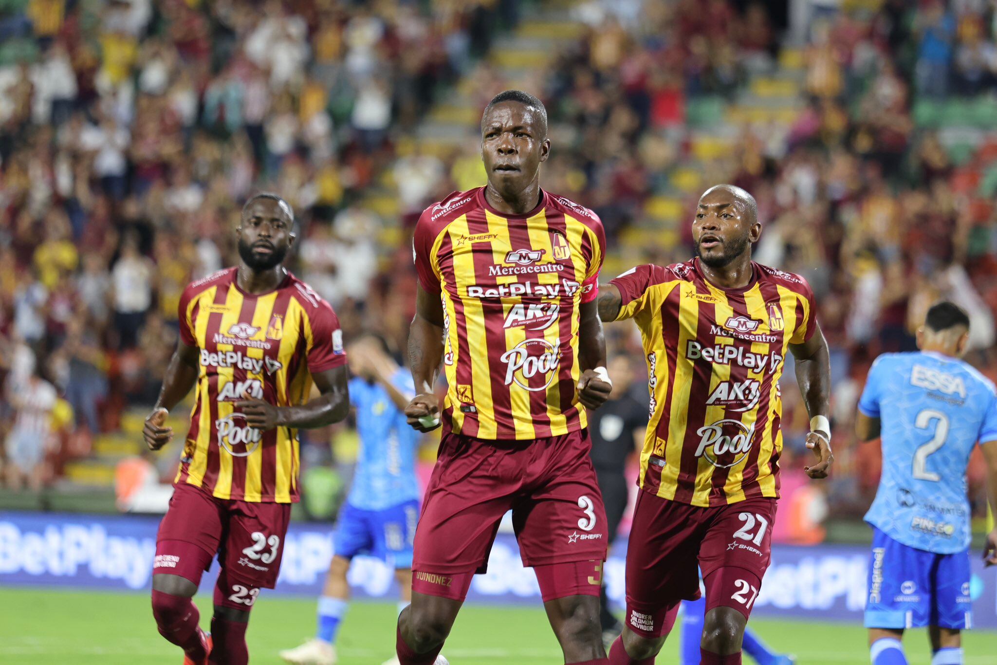 Julián Quiñones festeja el segundo gol del Tolima / Twitter: @CDTolima.