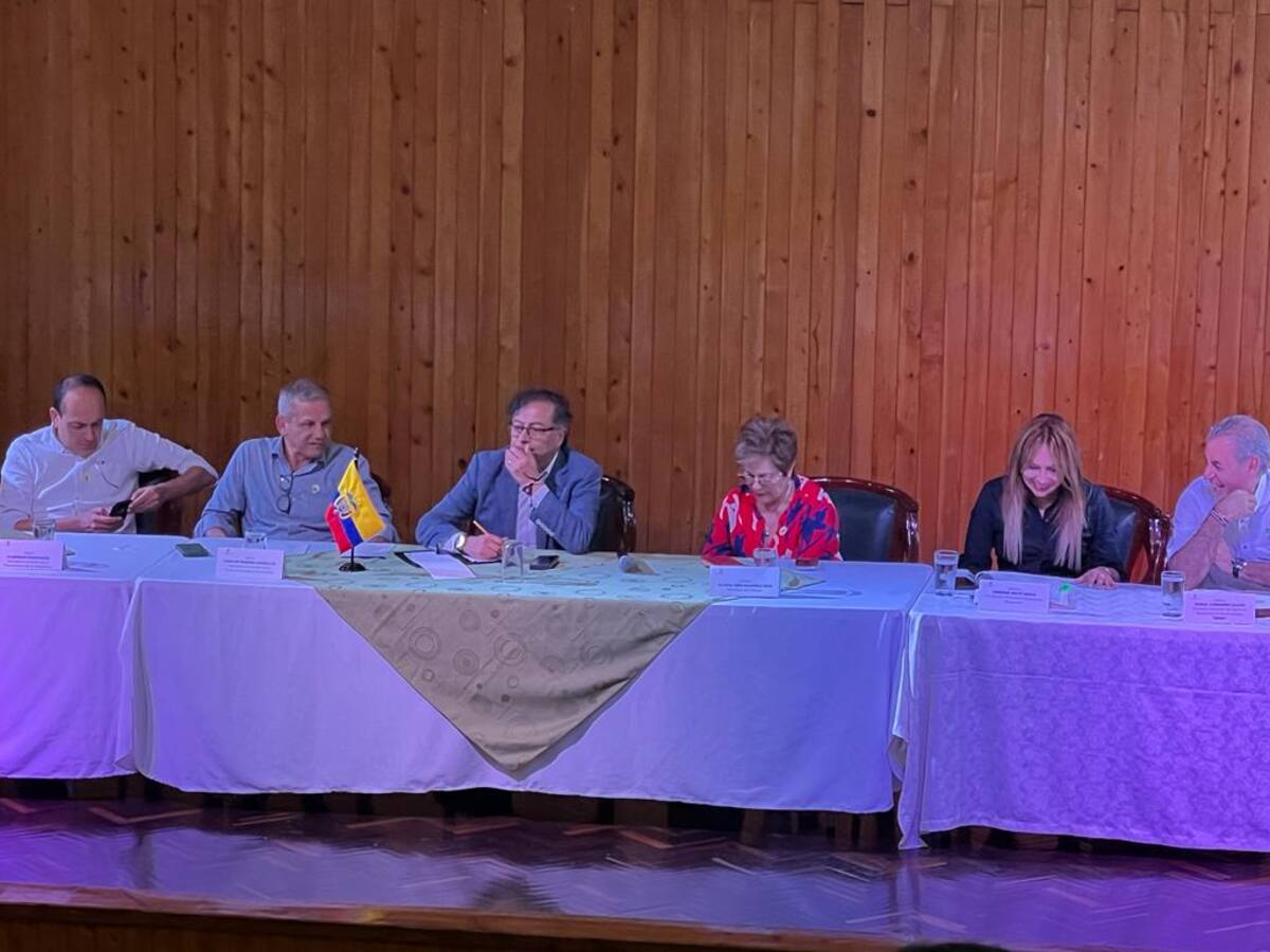 Presidente Gustavo Petro se despachó contra las Cámaras de Comercio