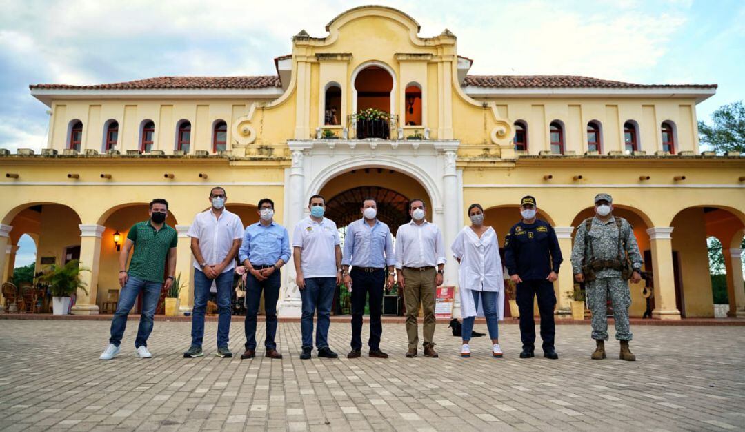 El Gobernador de Bolívar, Vicente Blel Scaff, le dio la bienvenida a la comitiva en Santa Cruz de Mompox