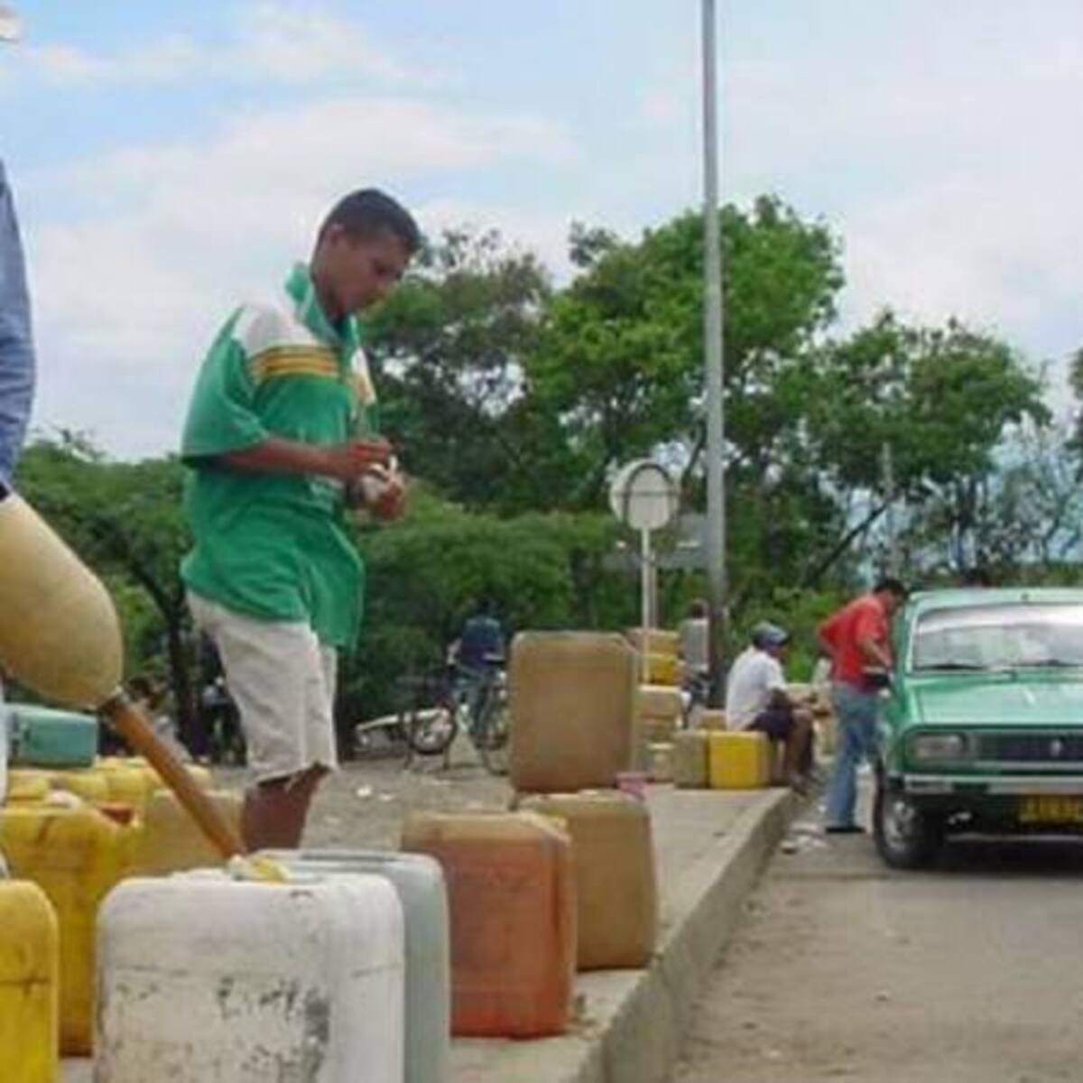 Combustible robado del poliducto del Cesar en las calles de Cúcuta