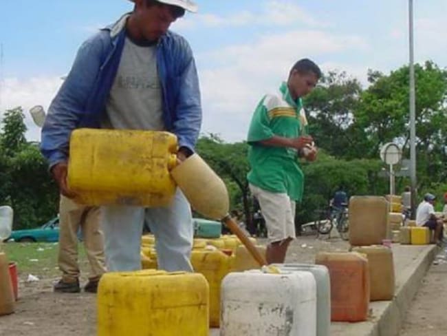 Vendedores informales de combustible / Foto: Archivo