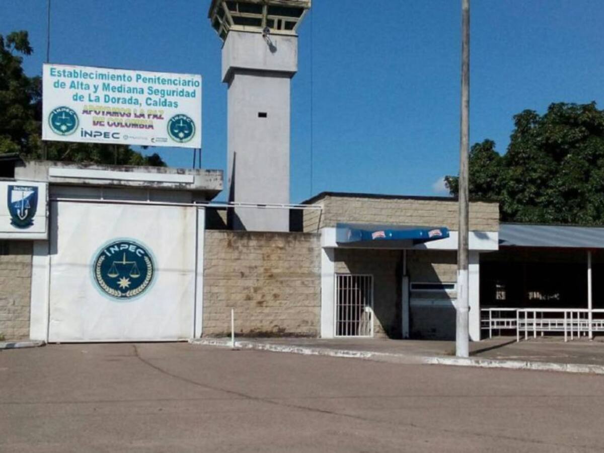 Al parecer por colaborar con extorsiones, fueron capturados en La Dorada