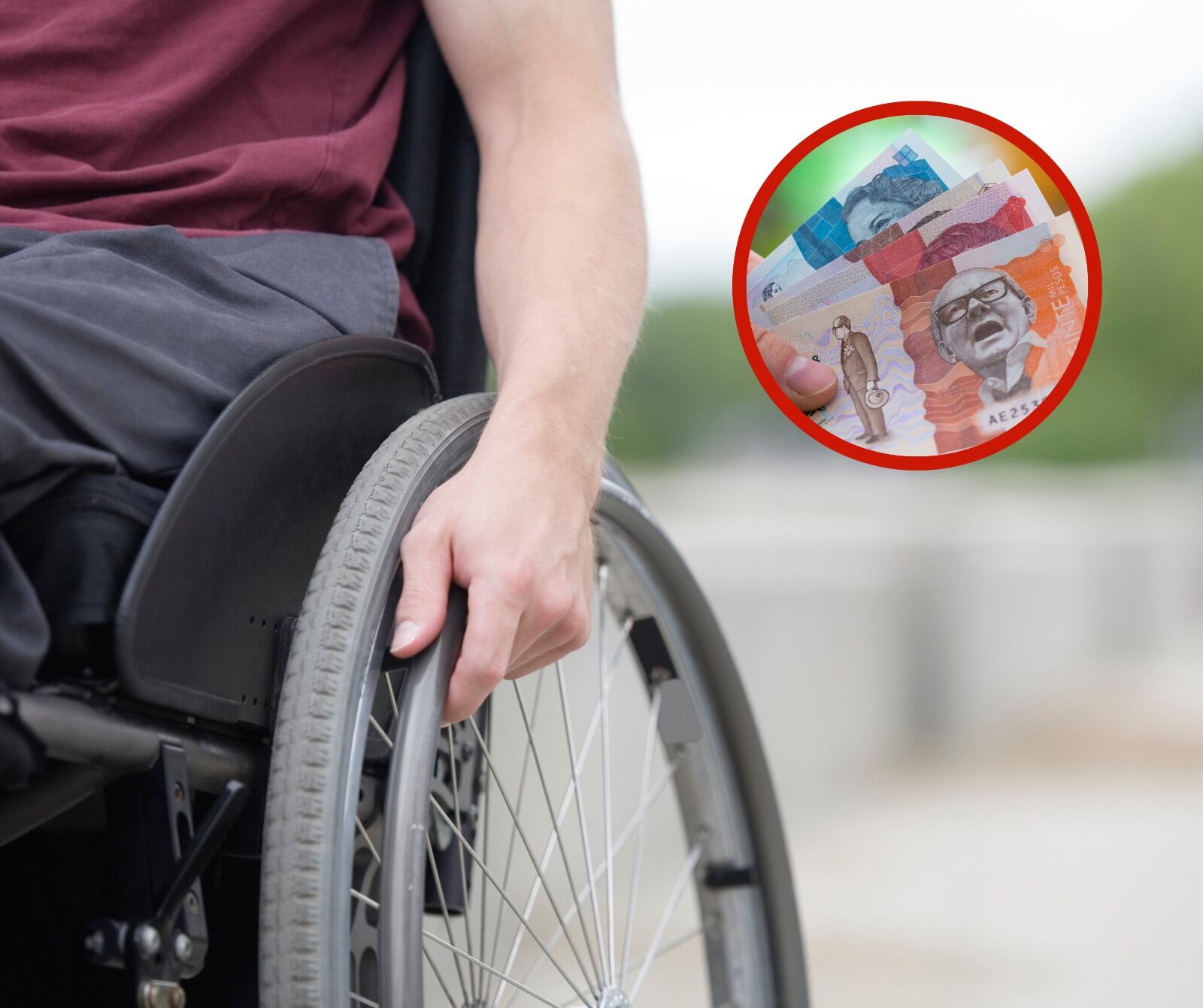Persona en silla de ruedas junto a unos billetes con diferente denominación (Fotos vía Getty Images)