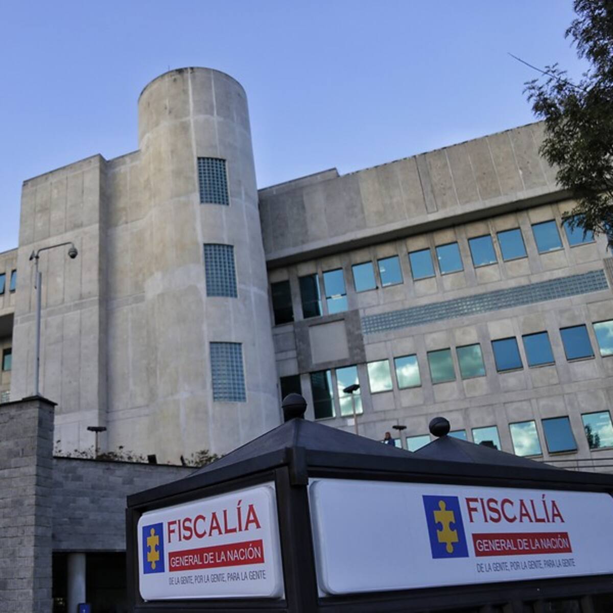 Fiscalía responde sobre millonario contrato para transporte aéreo y hotelería de sus funcionarios