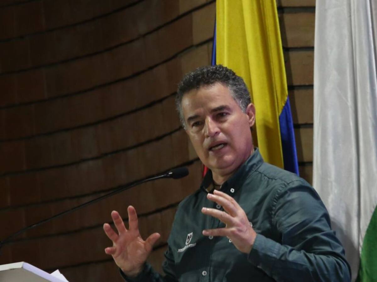 Aníbal Gaviria cuestionó gestión de EPM con el pago de seguros