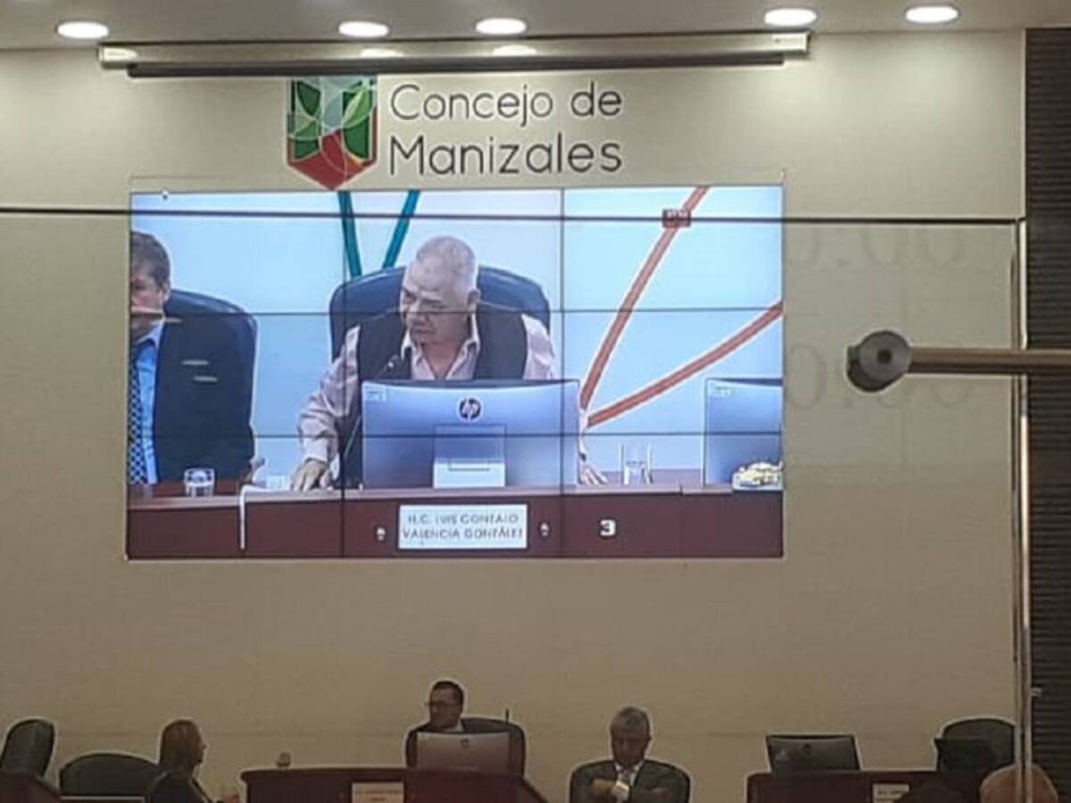 Choque generacional en el Concejo. Christian Pérez fue llamado 'Mesías'