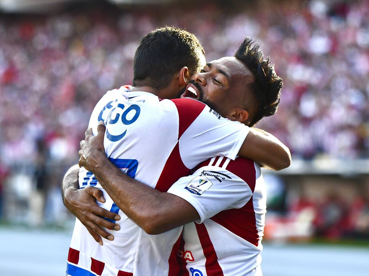 Un inspirado Carlos Bacca le da la ventaja al Junior sobre el DIM en la gran final de Liga