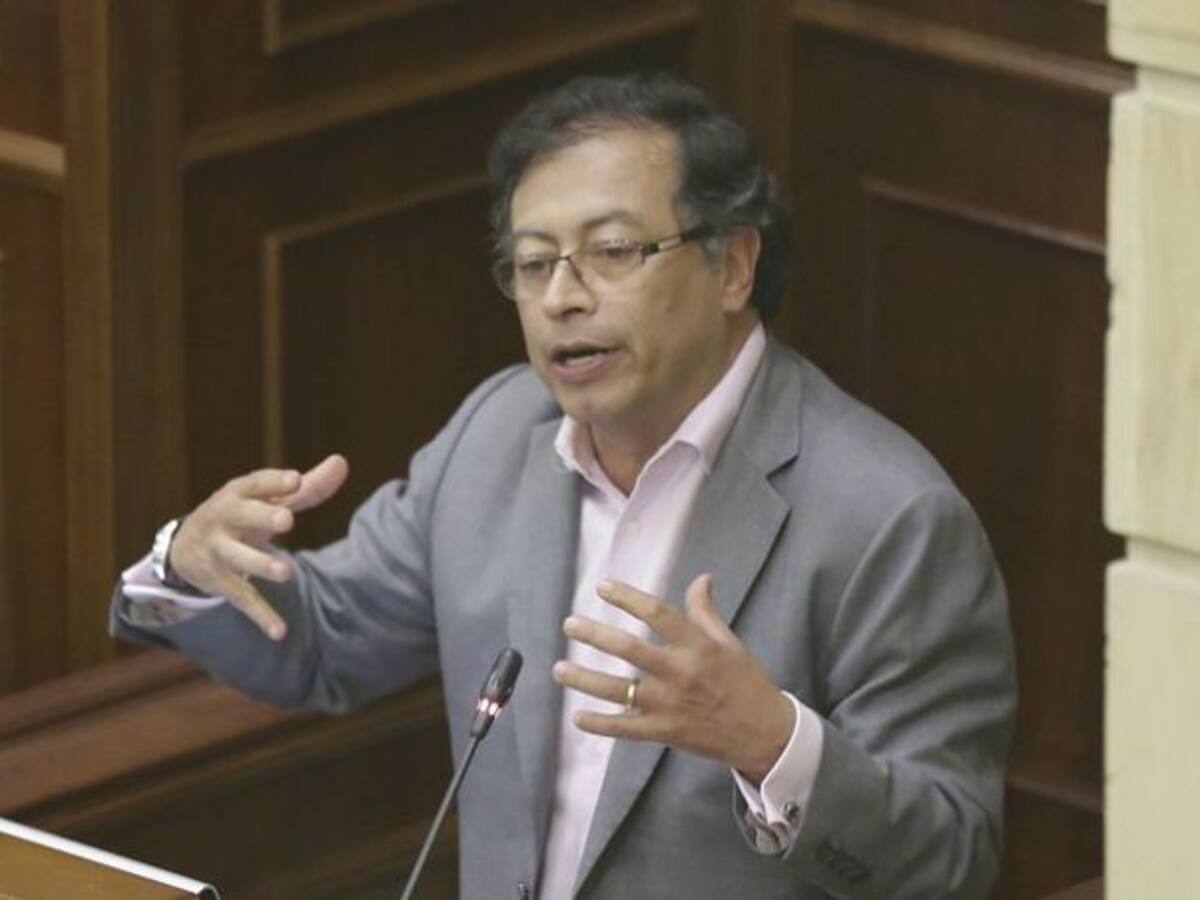 Petro convocará marchas para garantizar sus derechos políticos
