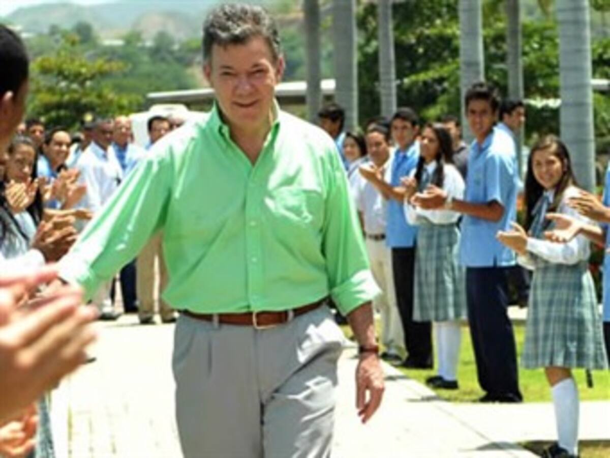 Presidente Santos podrá seguir gobernando sin problemas durante su recuperación: médicos