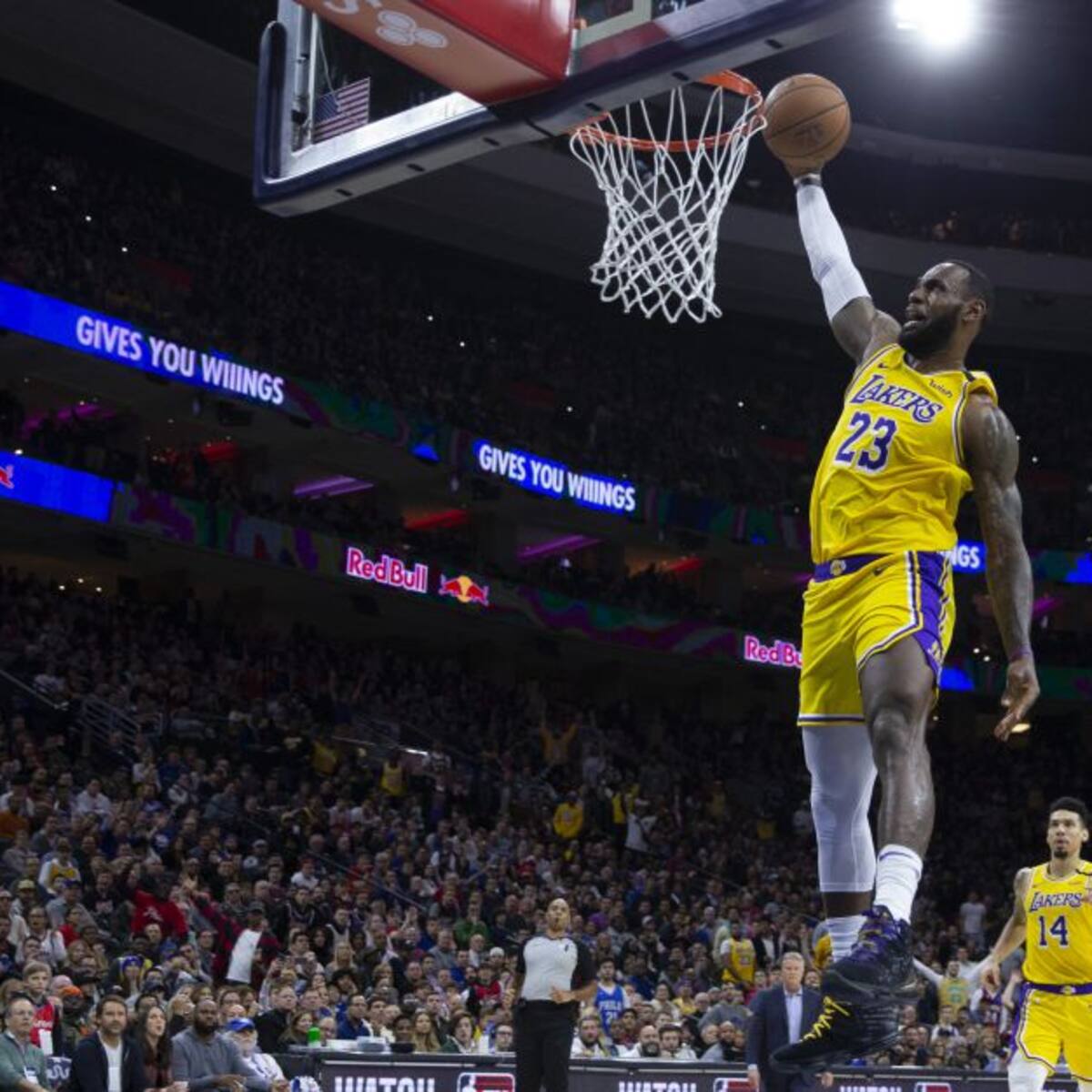 La volcada de LeBron James que trae a la mente a Kobe Bryant