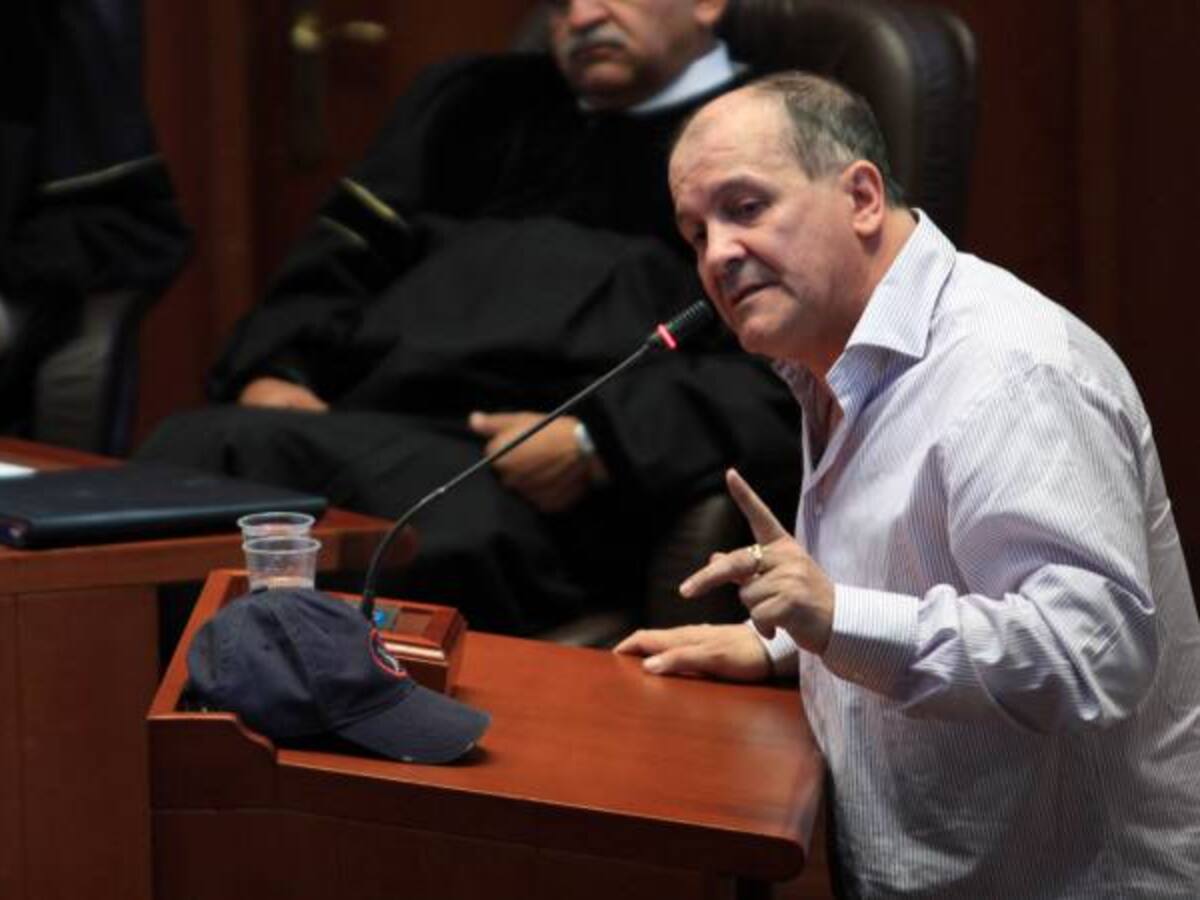 Justicia y Paz condenó a 32 exjefes paramilitares por cerca de 1.000 crímenes en Colombia