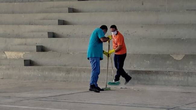 Se realizó limpieza de graderías, entradas del escenario y zonas externas