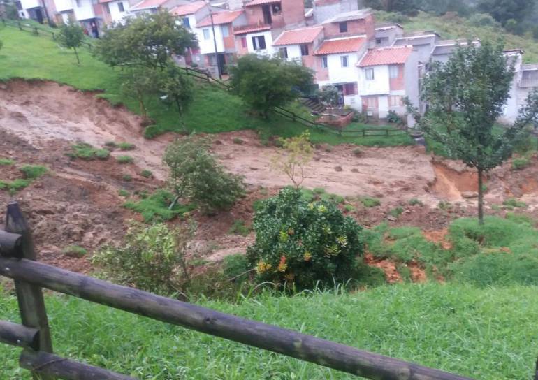 Deslizamiento en el barrio Serranía. 
