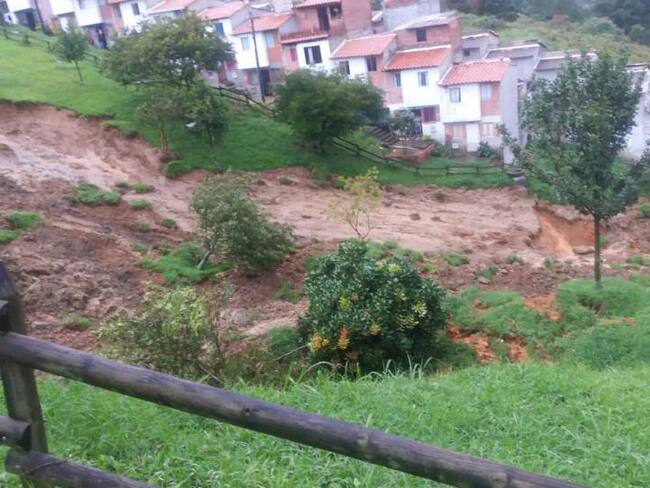 Deslizamiento en el barrio Serranía.