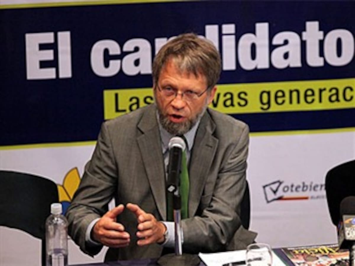 'Santos combina la politiquería con el trabajo serio': Mockus
