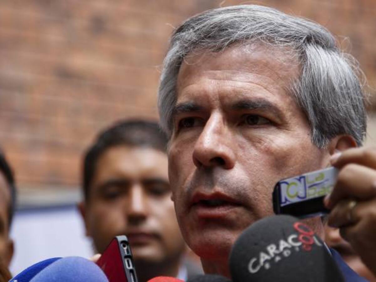 Gobierno tramitaría proyecto de ley para no extraditar guerrilleros