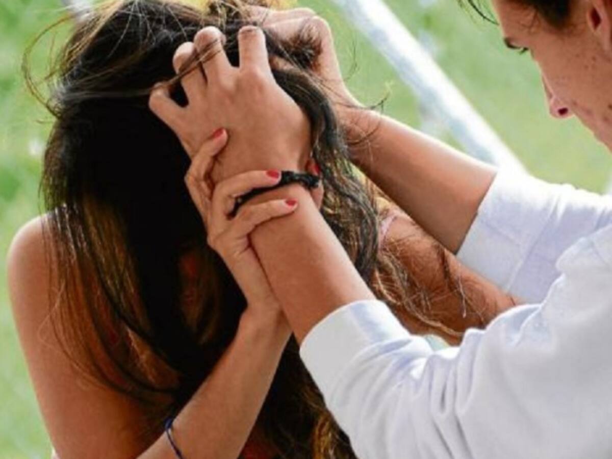 Buscan joven que agredió a su novia en el centro de Bogotá