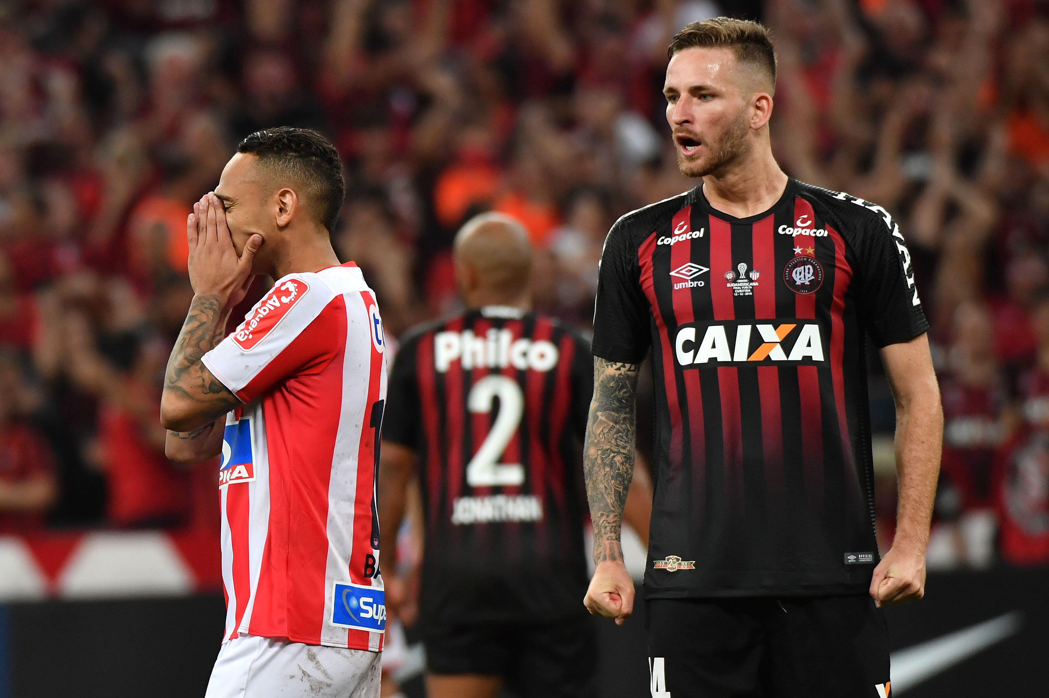 Jarlan Barrera tras su penal fallido en la final de la Copa Sudamericana.  (Photo credit should read NELSON ALMEIDA/AFP via Getty Images)