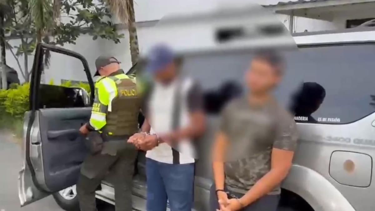 Sorprenden a dos hombres transportando más de $170 millones en lujosa camioneta en el Valle