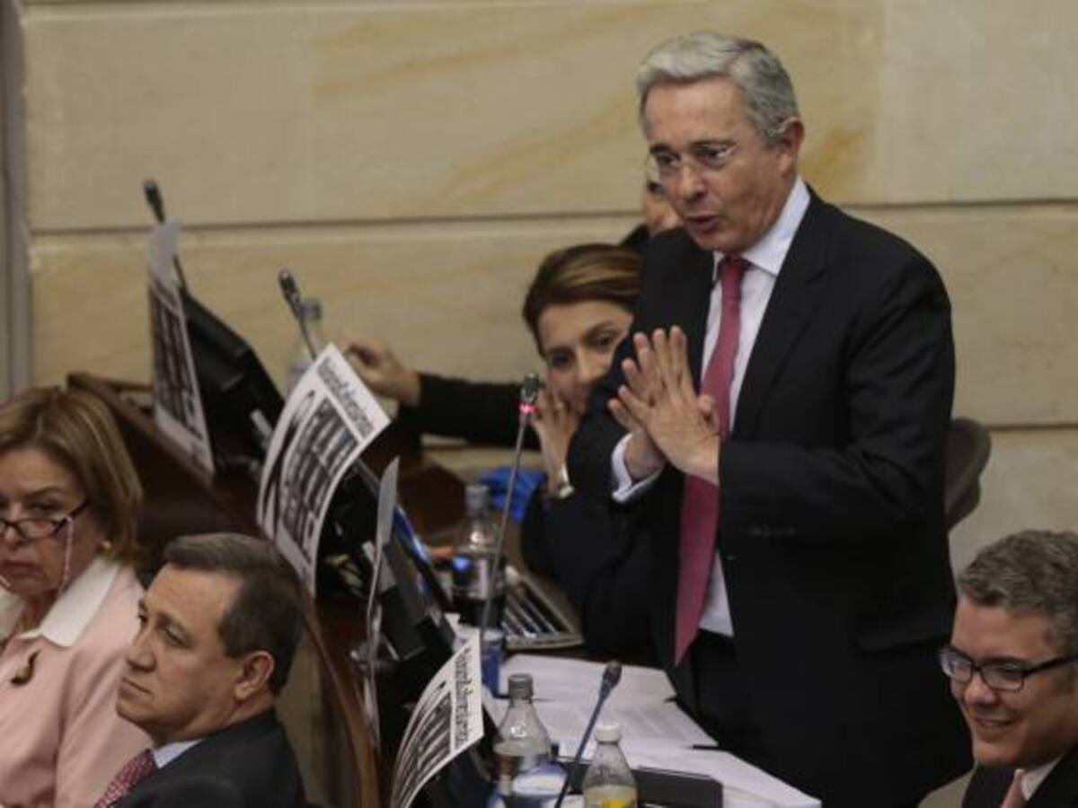 Uribe reconoce que hubo adiciones presupuestales para Reficar en su Gobierno