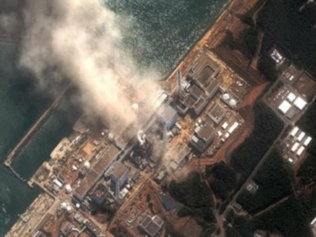 Por alto riesgo de radiación evacuan trabajadores de planta de Fukushima