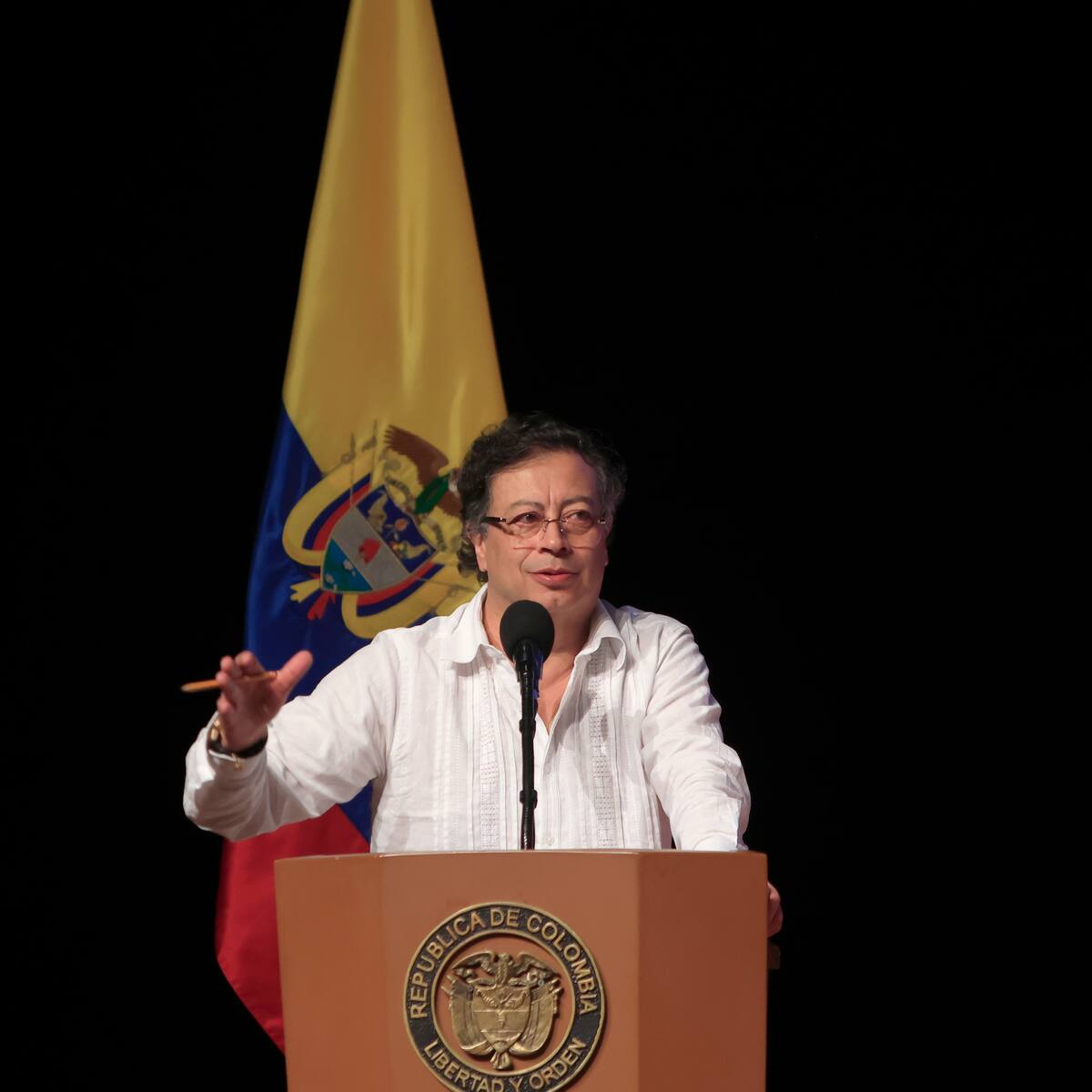 “Busca contener el crecimiento económico”: Petro critica a Banco de la República por mantener tasas