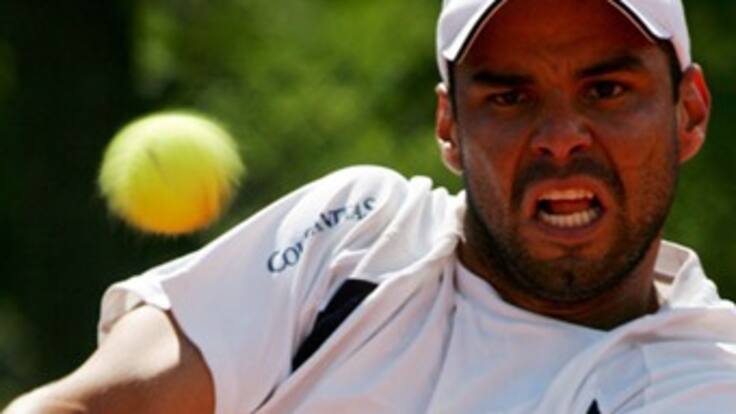 Falla gana y espera a Federer en 2ª ronda de Roland Garros