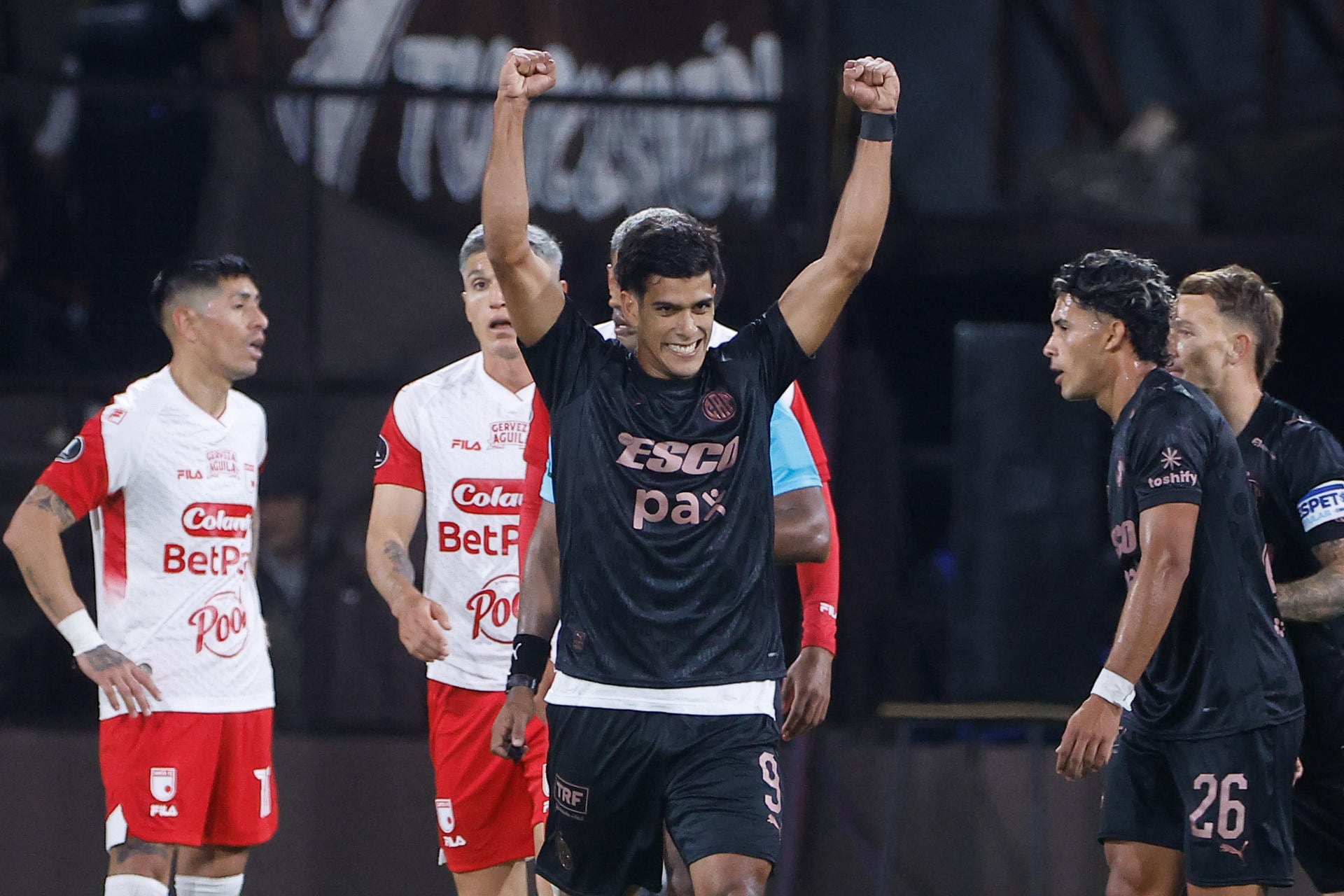 Tomás Nasif celebra el primer gol de Platense contra Santa Fe / EFE.