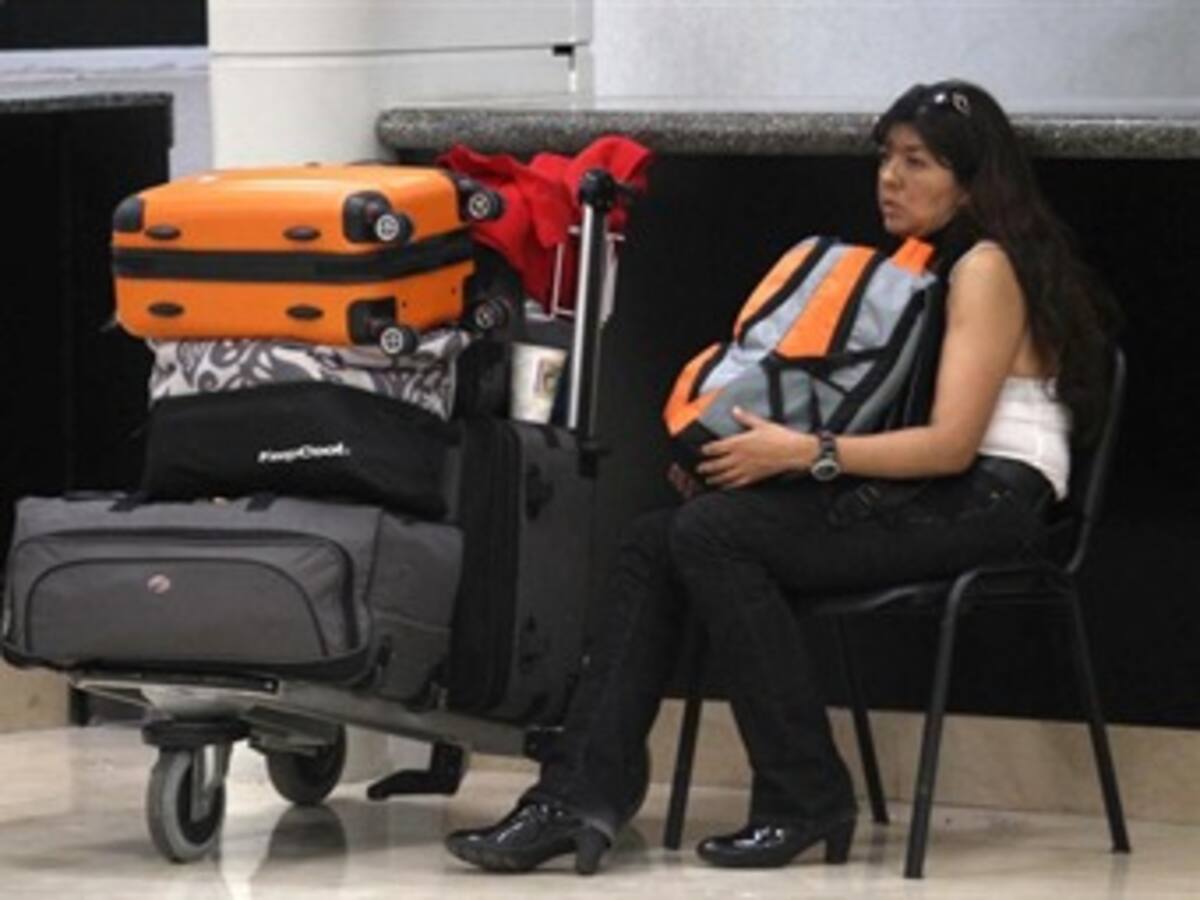 Mujer que vivió durante 11 días en el aeropuerto de Cancún regresó a su hogar
