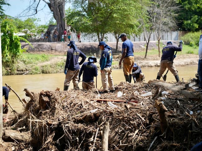 Guardianes de Bolívar: servicio y coraje ante emergencia por inundaciones en el sur