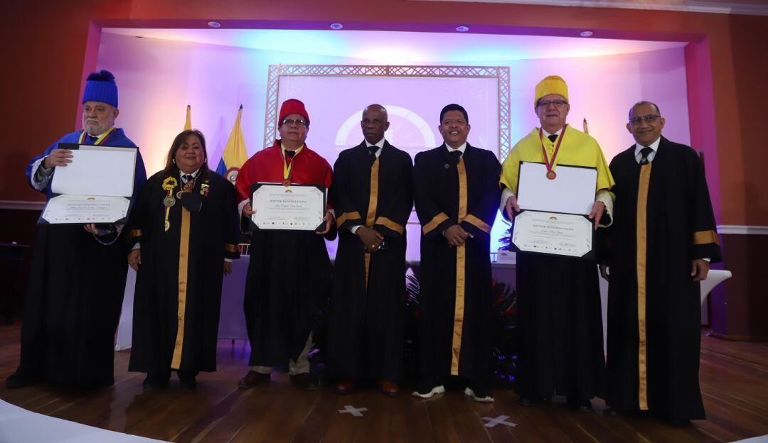 El título honorífico fue entregado por el Consejo de Rectores del Sistema Universitario Estatal, SUE Caribe