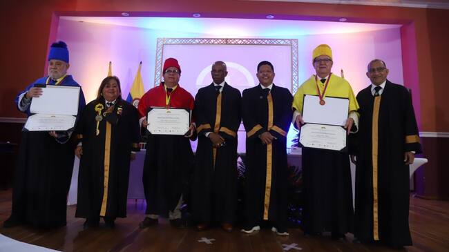 El título honorífico fue entregado por el Consejo de Rectores del Sistema Universitario Estatal, SUE Caribe