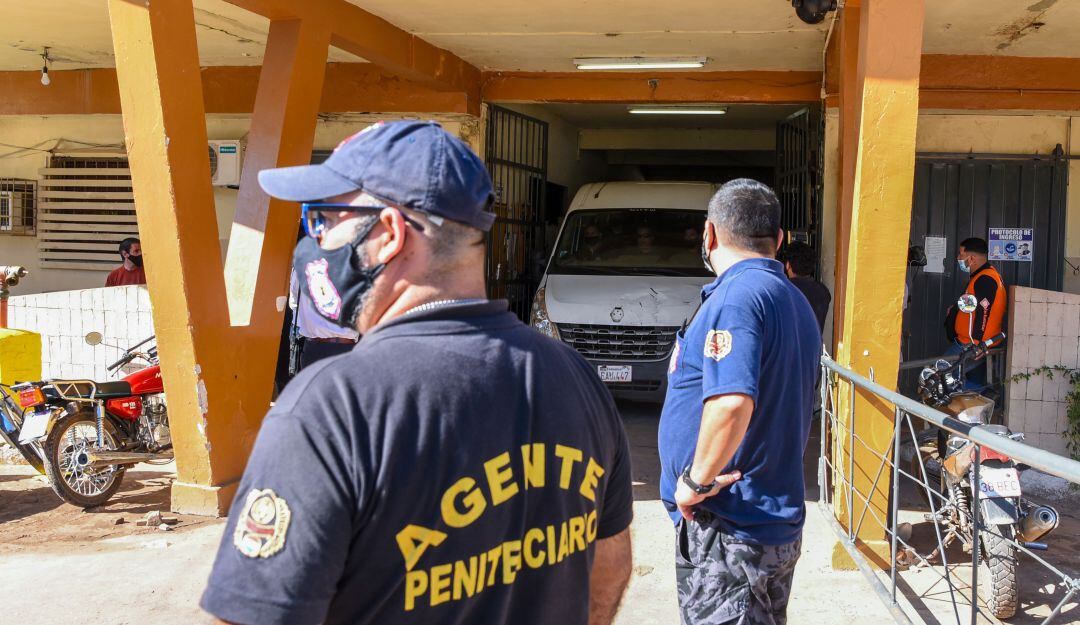 Agentes de la cárcel de Tacumbú en Asunción