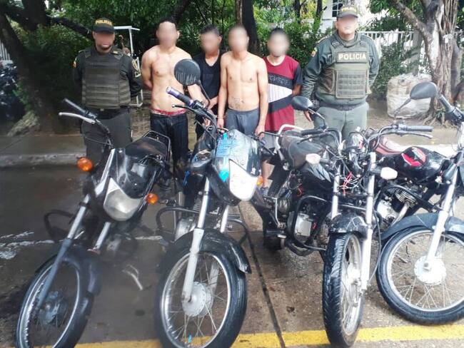 Los extranjeros fueron detenidos en el corregimiento de Pasacaballos y fueron recuperadas las cuatro motocicletas
