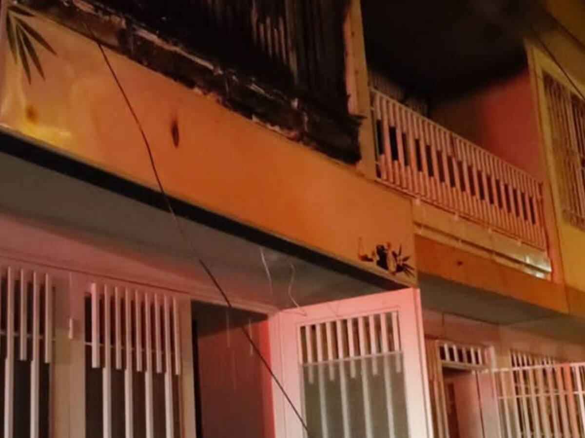 Una veladora generó incendió el barrio los Parrales