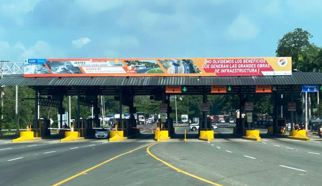 Frente a imagen publicada en redes sociales, con un titular que hace referencia a la ´Queman Caseta de Peaje´