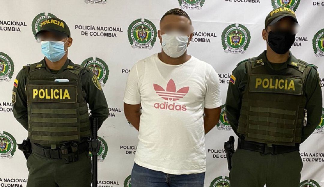 Este hombre de 29 años quien tenía una orden de captura vigente fue sorprendido cuando transitaba por el barrio San Francisco