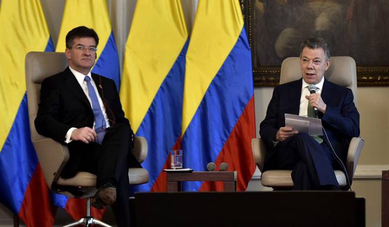 Juan Manuel Santos  durante una reunión con el presidente de la Asamblea de las Naciones Unidas, Miroslav Lajcák.