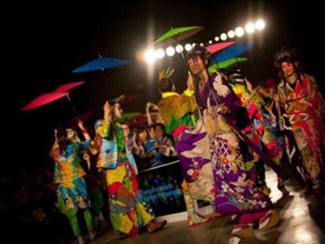 En fotos: Moda en movimiento - las espectaculares creaciones de Yamamoto