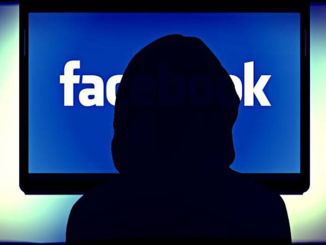 Cambridge Analytica cierra tras polémico acceso a datos de Facebook