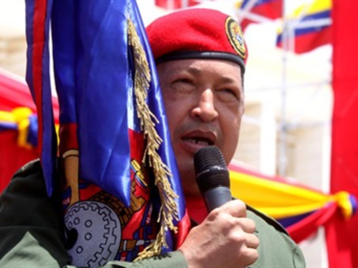 Hugo Chávez afirma que el Ejército de su país es chavista y que Capriles no podrá manejarlo