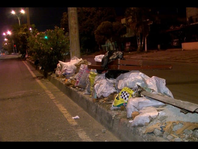 ¿Por qué se han presentado retrasos en la recolección de basuras en Cali?