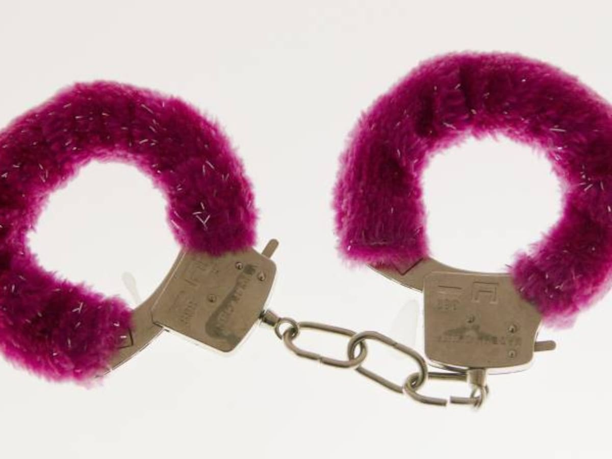 Objetos muestran fracaso amoroso en museo de corazones rotos