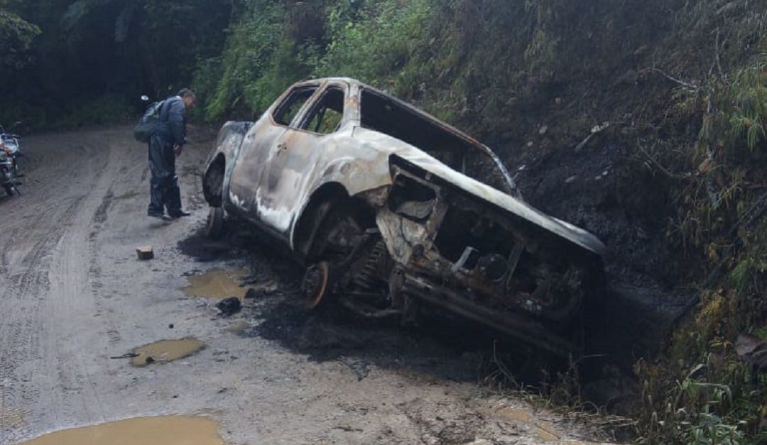 En el sector de La Herradura, uno de los vehículos en los que se transportaban fue incinerado.