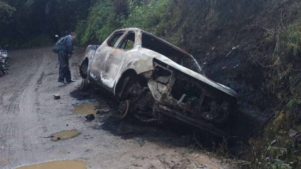 Camioneta de la Policía fue incinerada durante emboscada en el sur del Cauca