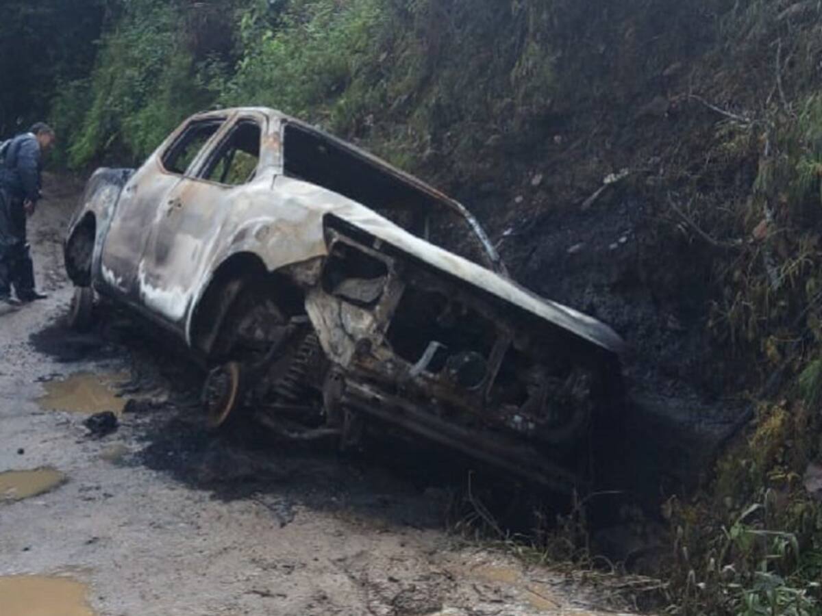 Camioneta de la Policía fue incinerada durante emboscada en el sur del Cauca